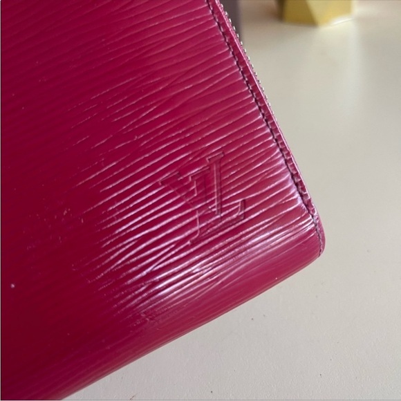 Authentic Louis Vuitton zippy long wallet❤️❤️❤️❤️ - Picture 8 of 13